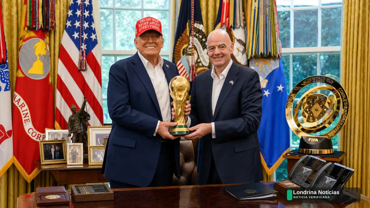 Gianni Infantino e Donald Trump juntos na cerimônia final da Copa do Mundo 2026 no MetLife Stadium